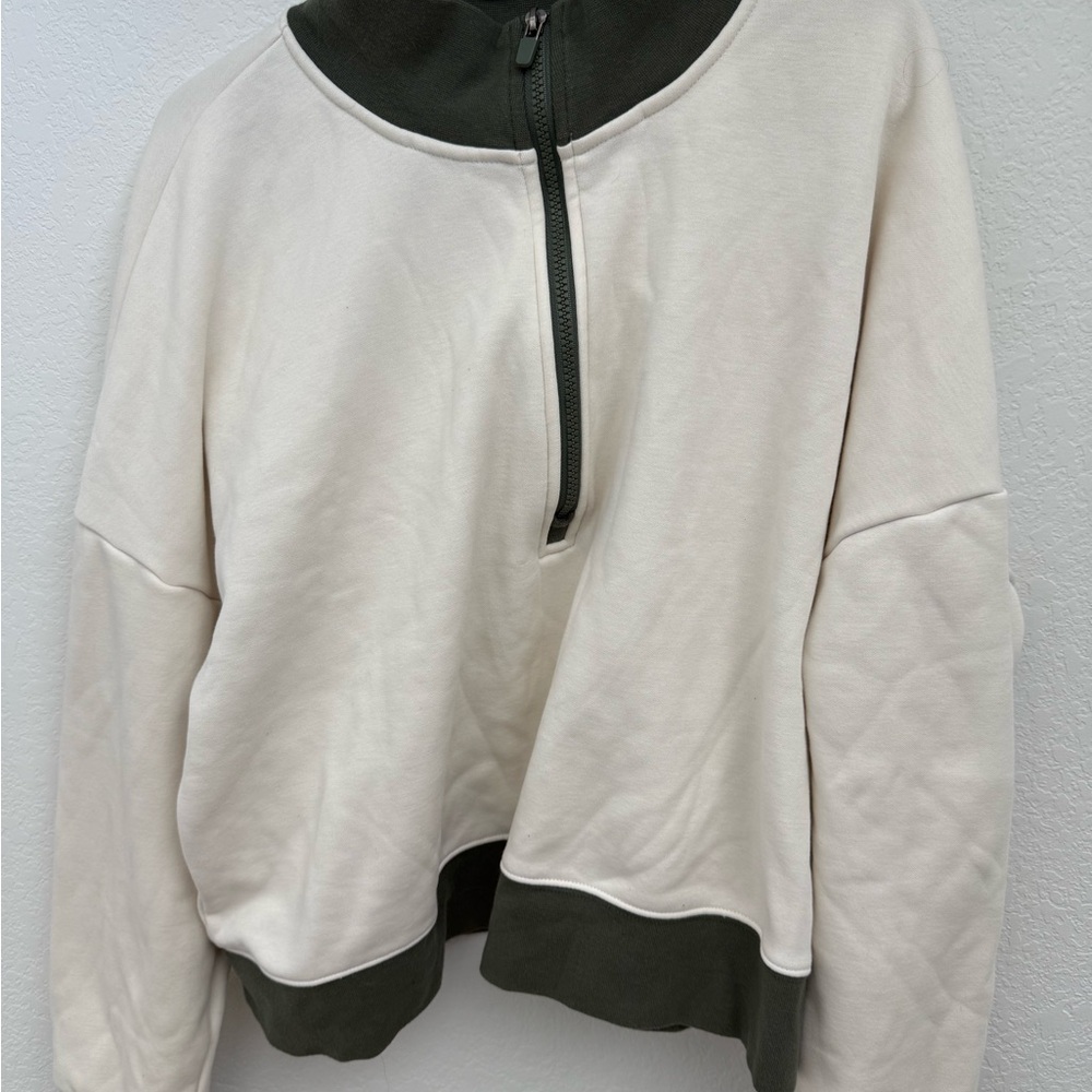 Fabletics Cream and Dark Green Women's Cropped Sweater